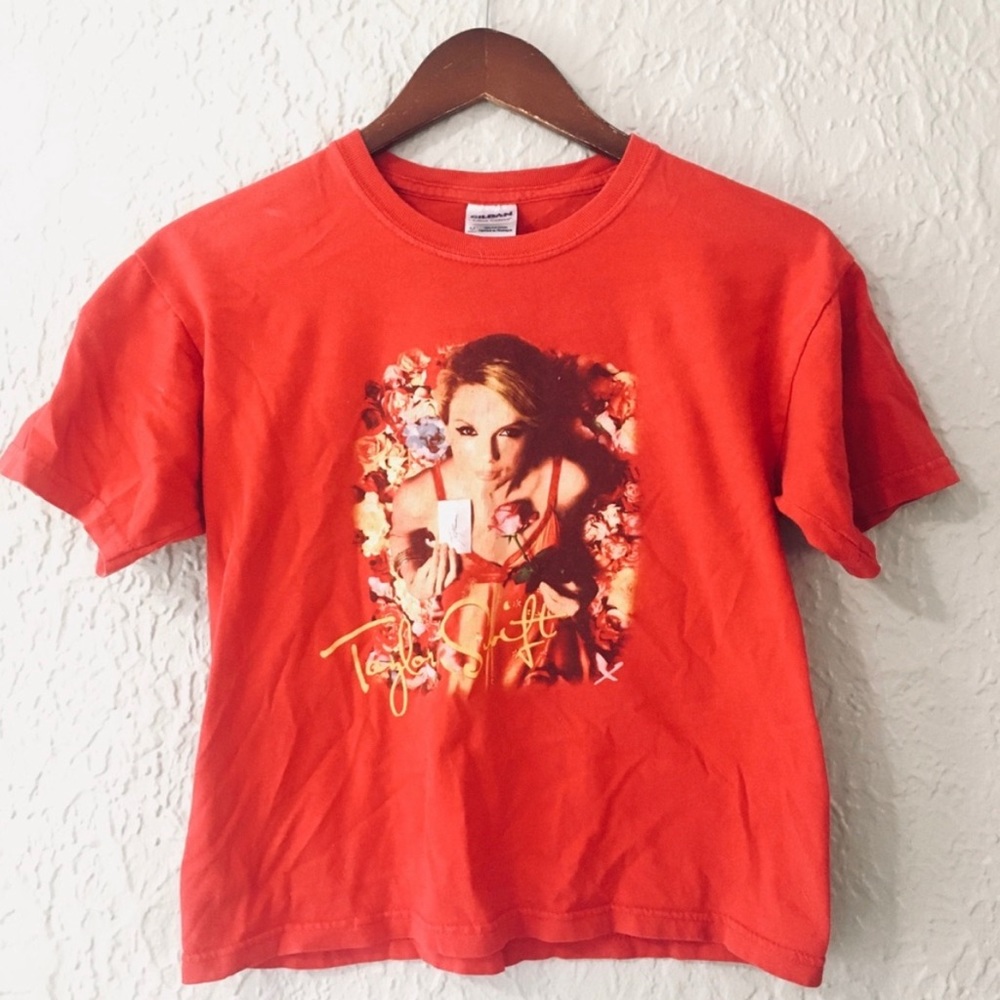 SO RARE Y2K TAYLOR SWIFT “” TEE